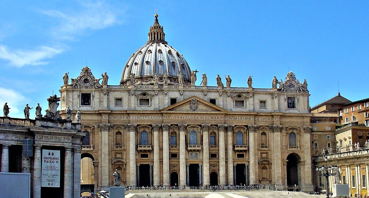 Dentro da Basílica de São Pedro | Veja a Igreja Icônica do Vaticano